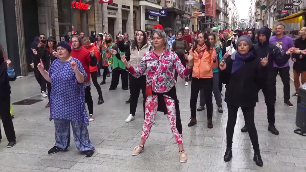 Les Masques BLancs dansent 15 mai