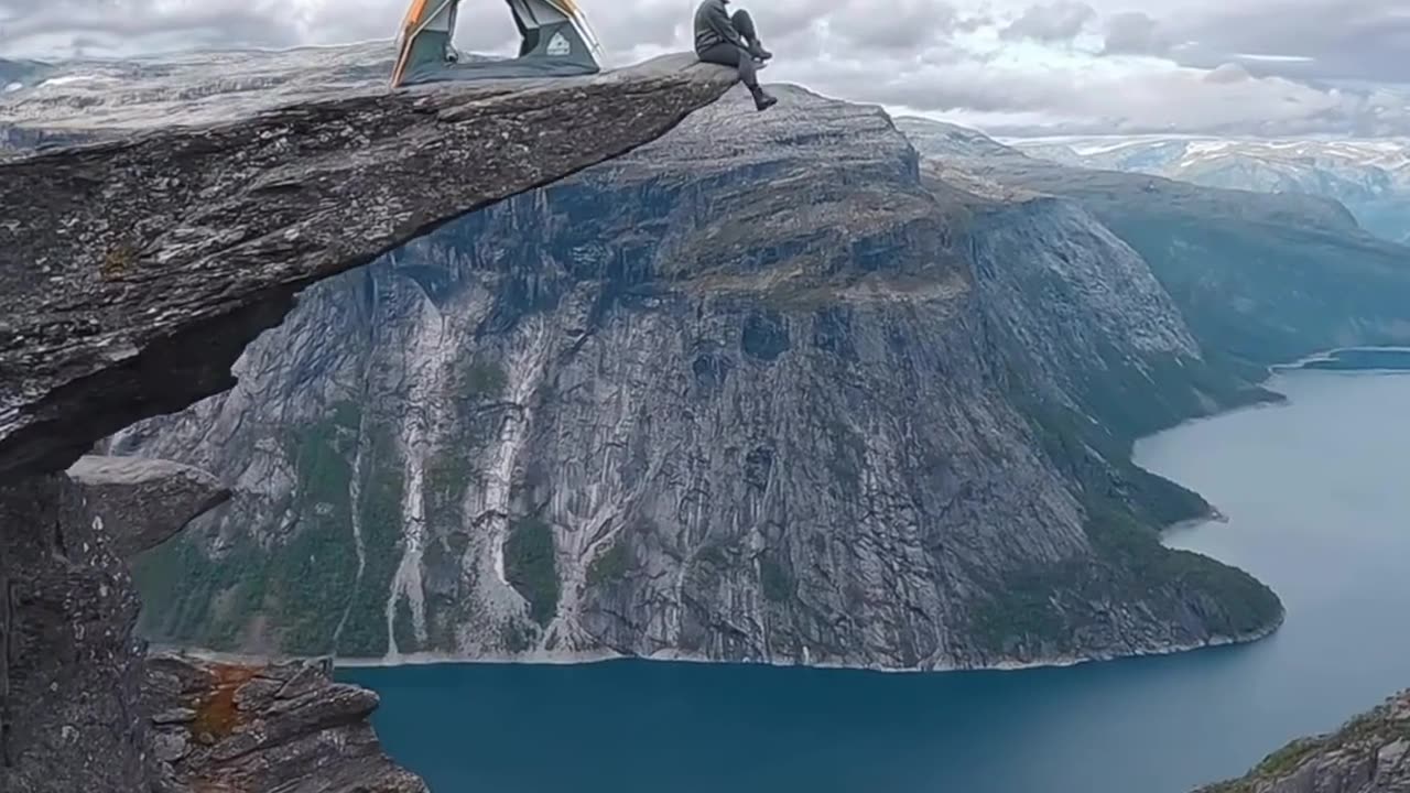 Trolltunga, Norway 📍🇳🇴 Who’d you like to spend a night with here? 3600 ft up 😳