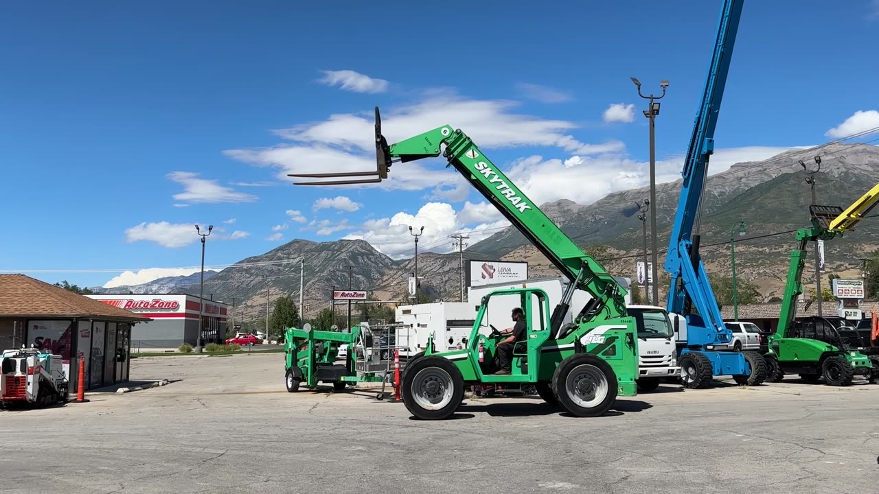 Telehandler Forklift 2013 SkyTrak 6042 4x4x4 6,000 LB 42’ Reach Cummins Diesel Telescopic Fork Lift