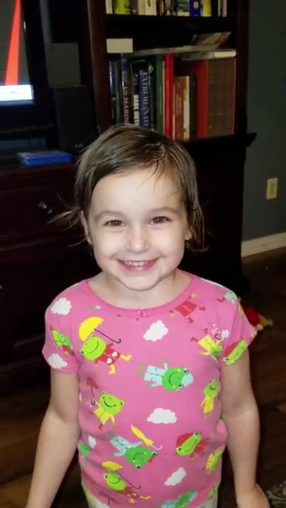 Toddler mocks Brett Favre for crying during Hall of Fame speech