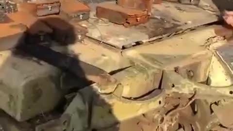 Russian T-90 destroyed