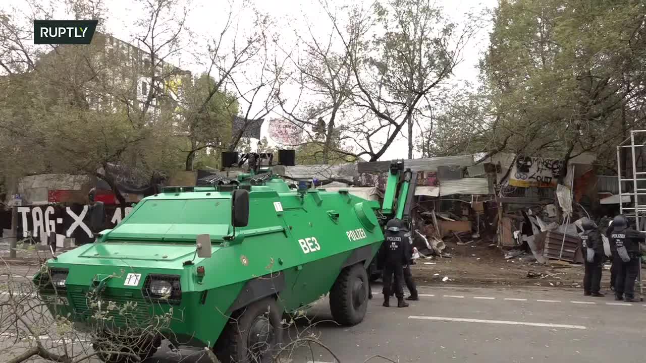 LIVE: Berlin / Germany - Eviction of 'Kopi' trailer camp goes ahead despite protests - 15.10.2021