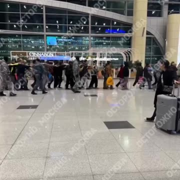 🚨 Russia: Illegal Entry = Arrest & Deportation; 🇺🇸 U.S.: Free Housing & Food for Illegals 🍽️🏠