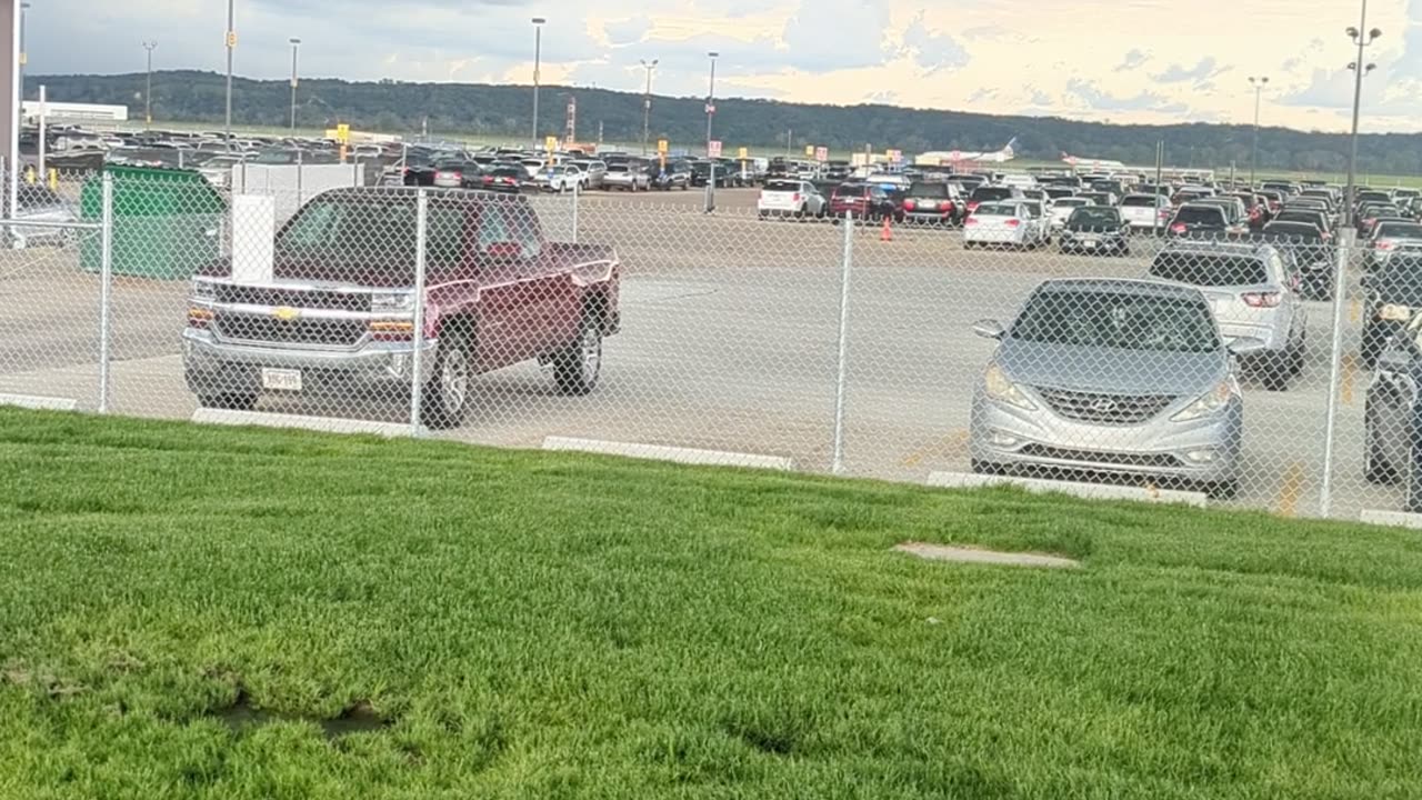 BradKuz76 Longer clip of storm at Eppley Airfield