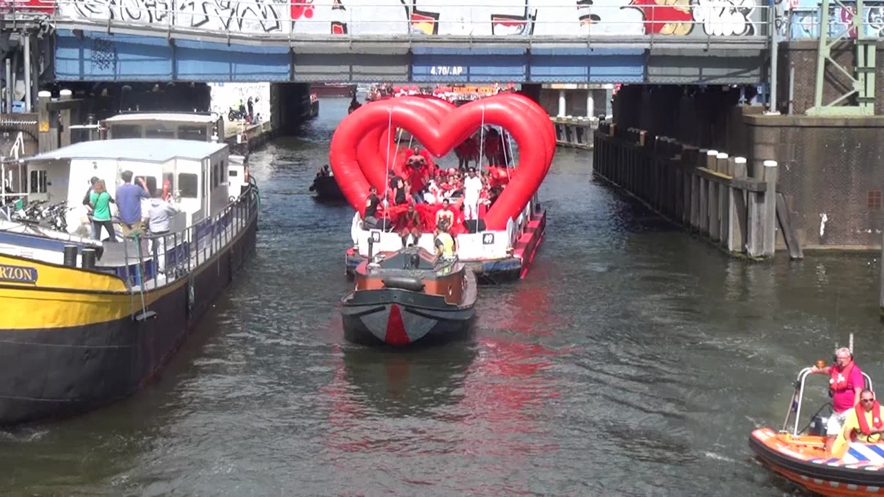 Amsterdam Nederland's Gay LGBTQIA+Pride 2017 Canal Pride 1