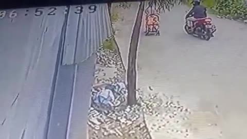 MAN CAUGHT ON CCTV CAMERA WHILE SEXUALLY HARASSING A MOTHER!