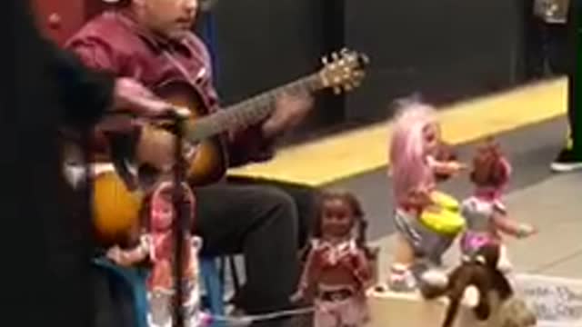 Man sings la bamba in subway with dancing dolls