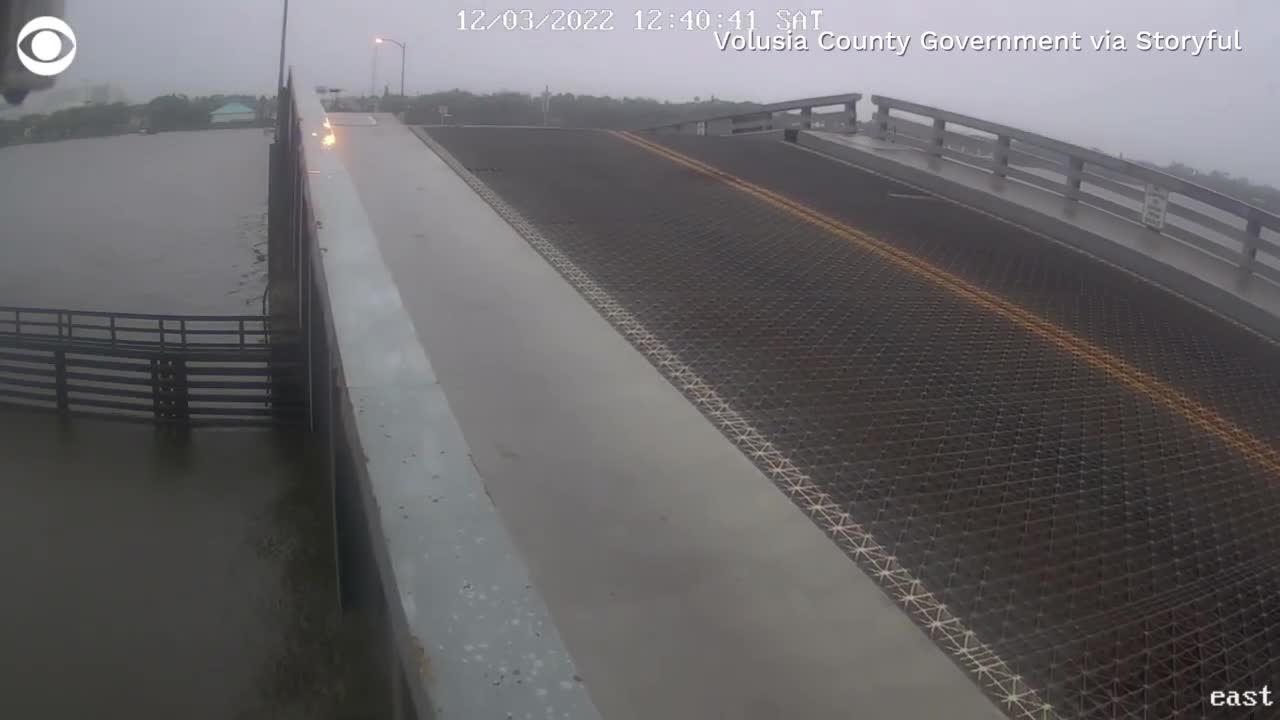 Motorcyclist crashes trying to beat rising drawbridge