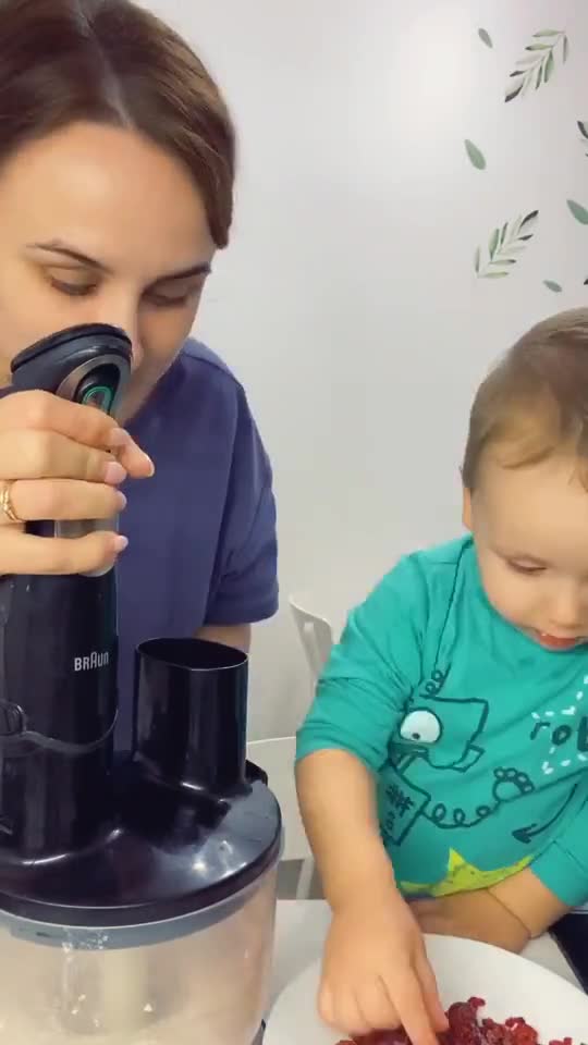 Best assistant to mom.