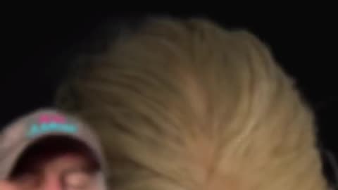 WHAT’S ON YOUR NECK ELON? YOU WEARING A MASK⁉️