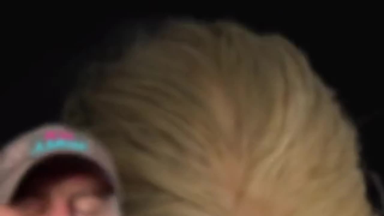 WHAT’S ON YOUR NECK ELON? YOU WEARING A MASK⁉️