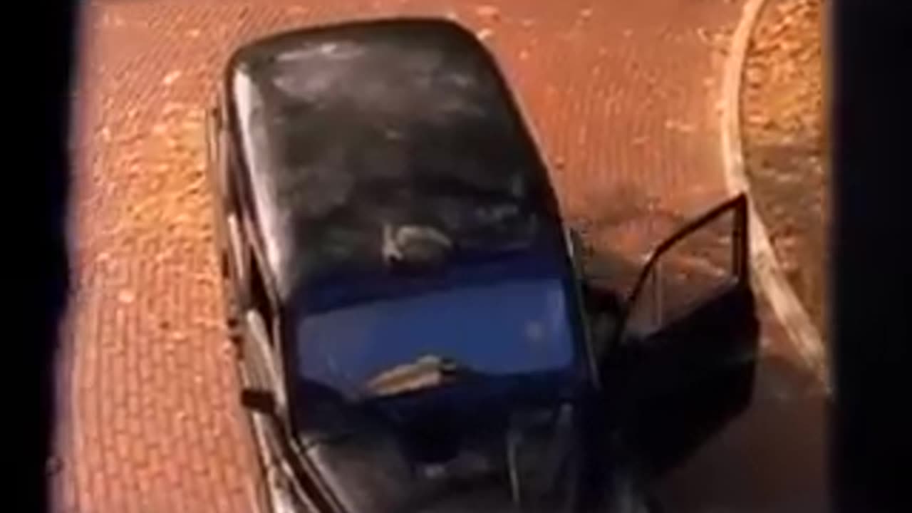 Oasis - Don't Look Back In Anger (Official Video)