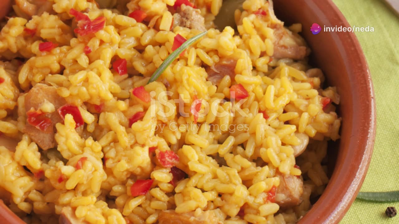 The most delicious traditional Spanish food , PAELLA