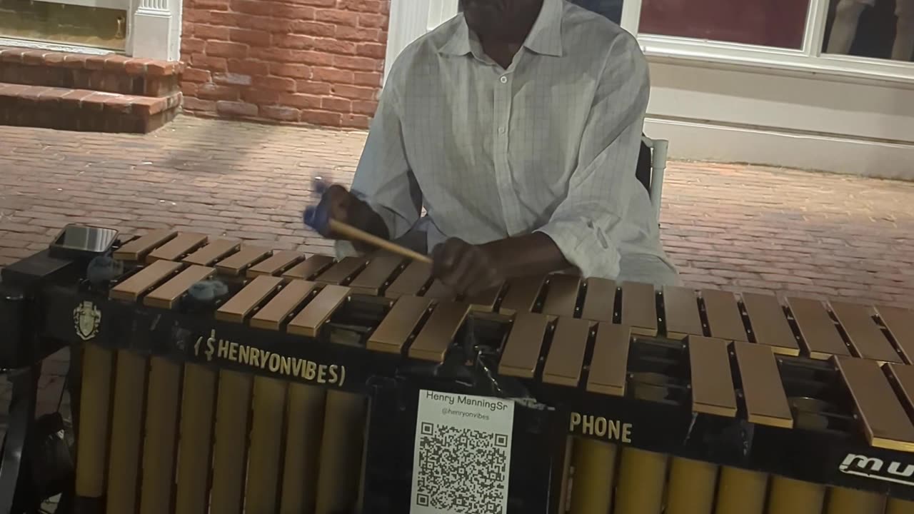 vibraphone is Busking in evening oldtown Alexandria