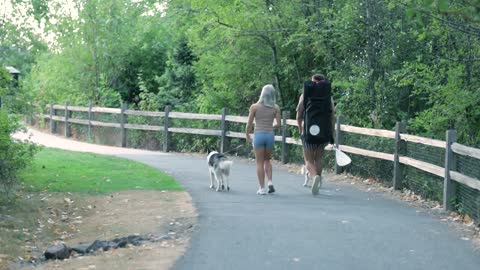 Video suits occurring while walking on the morning.