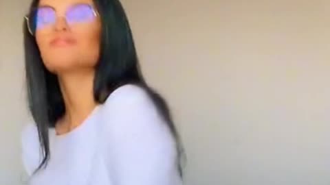 BOOM BOOM GIRL KNOWS TO DANCE