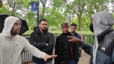 Israeli and a Muslim Fight Speakers corner UK 15_5_2022