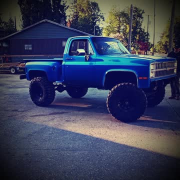 Blue 81 4×4 1/2 ton Chevy Short Box Stepside