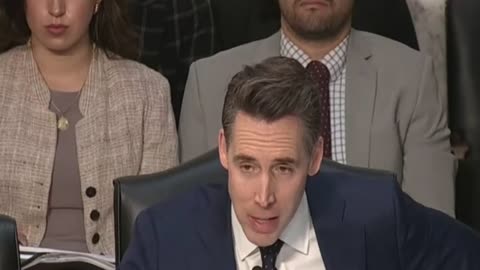 Your Company Requires Fresh Leadership": Josh Hawley Criticizes Airline CEO Over Safety Concerns