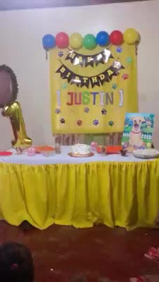 Se convierten en blanco de críticas por "despilfarrar" celebrando el cumpleaños de su perrito