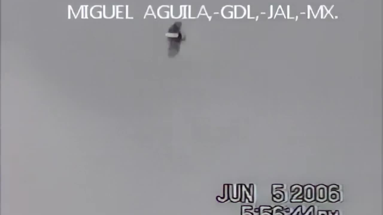 Shapeshifting UFO above Guadalajara, Jalisco, Mexico. (2006)