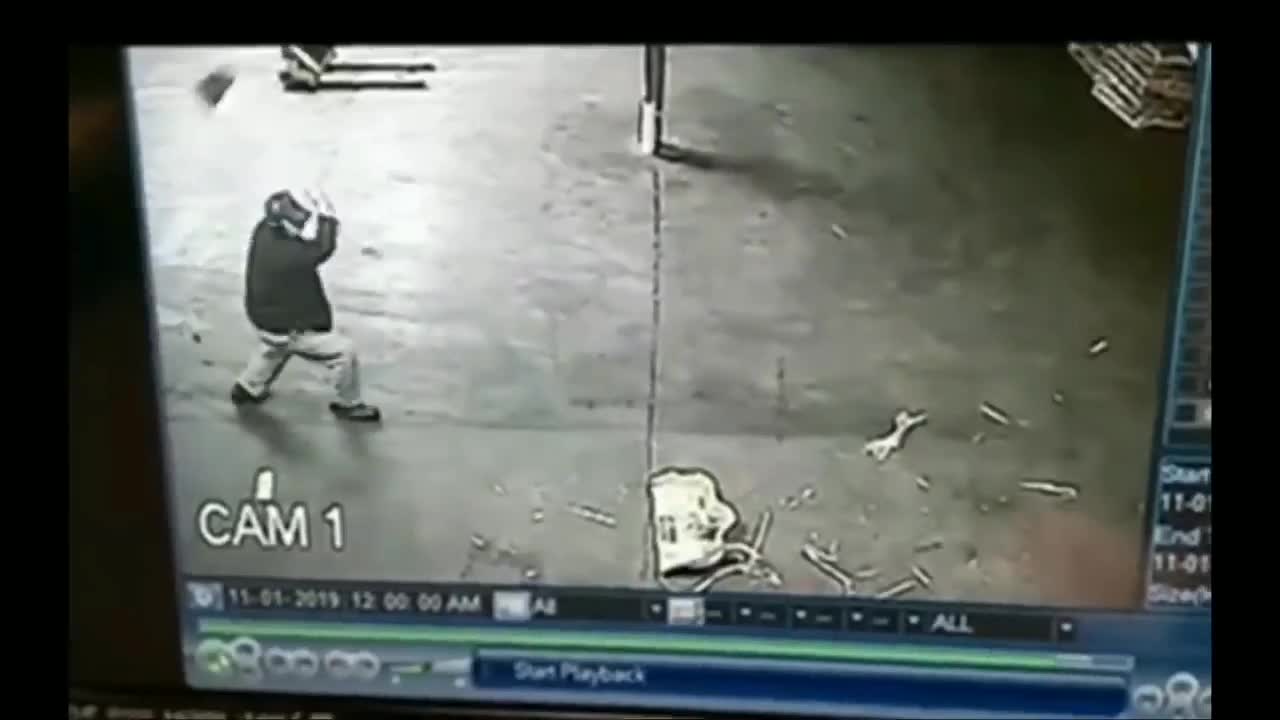 This guy caught on camera when doing kungfu