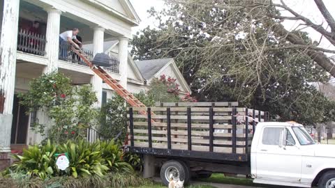 Amateur Movers Break Family TV By Throwing It From Window