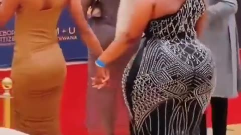 All this Azz walking around. OMG🤔