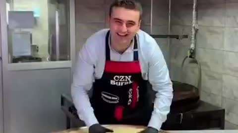 Turkish chef make Faint food