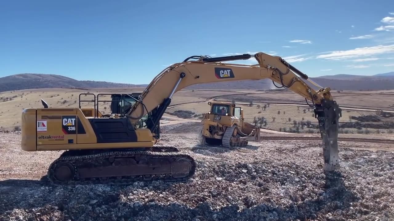 Caterpillar 336 Excavator Working With Caterpillar H160E Hydraulic Breaker - Diastasi Ateve