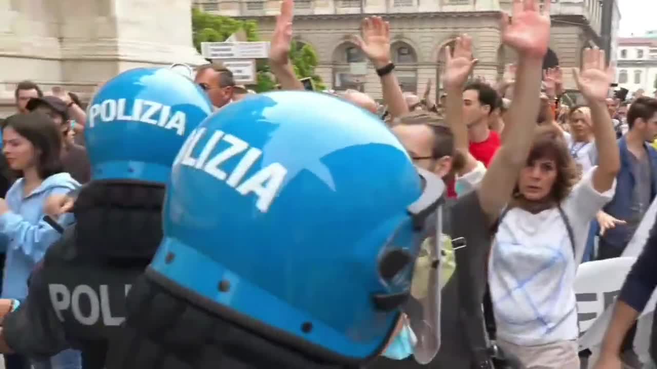 WHOA! ITALY Mario Draghi's POLICE vs PEACEFUL CITIZENS OF MILAN Who Want An end Vaccine Mandates.