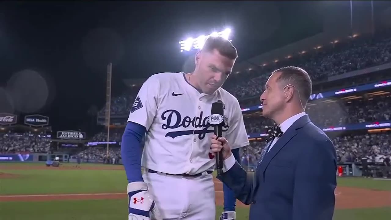 "Freddie Freeman’s Electrifying Walk-Off Grand Slam Lifts Dodgers in Game 1 Thriller"