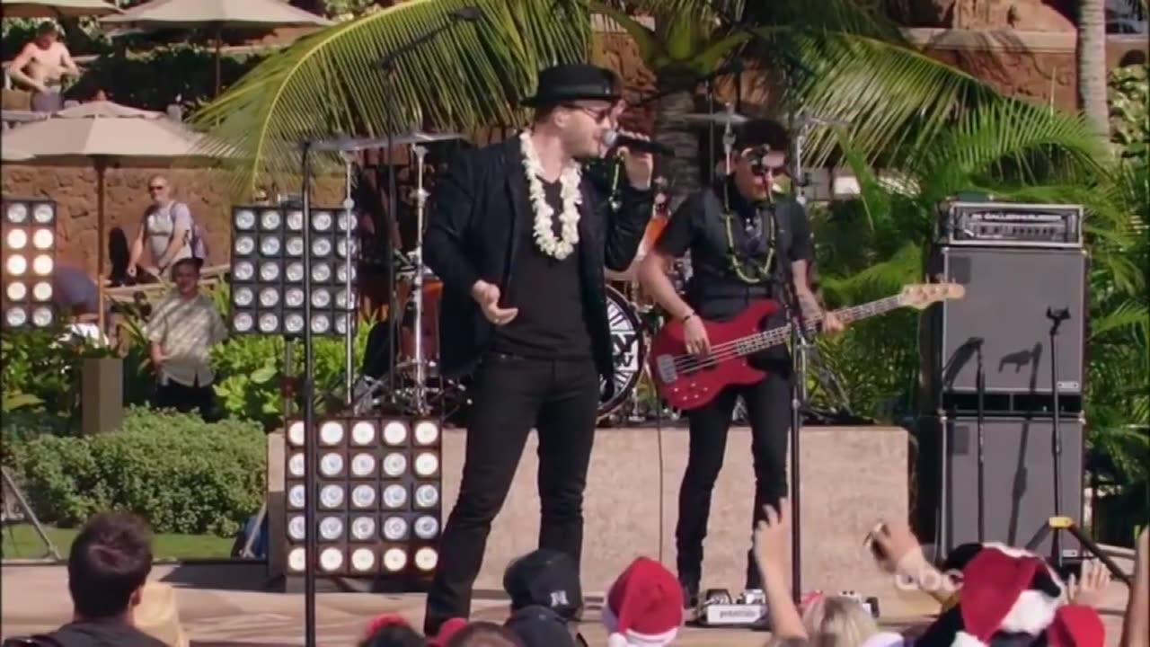 Gavin Degraw - I'll Be Home For Christmas (Disney Christmas Parade)