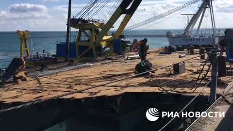 Dismantling of damaged fragments of the Crimean bridge.