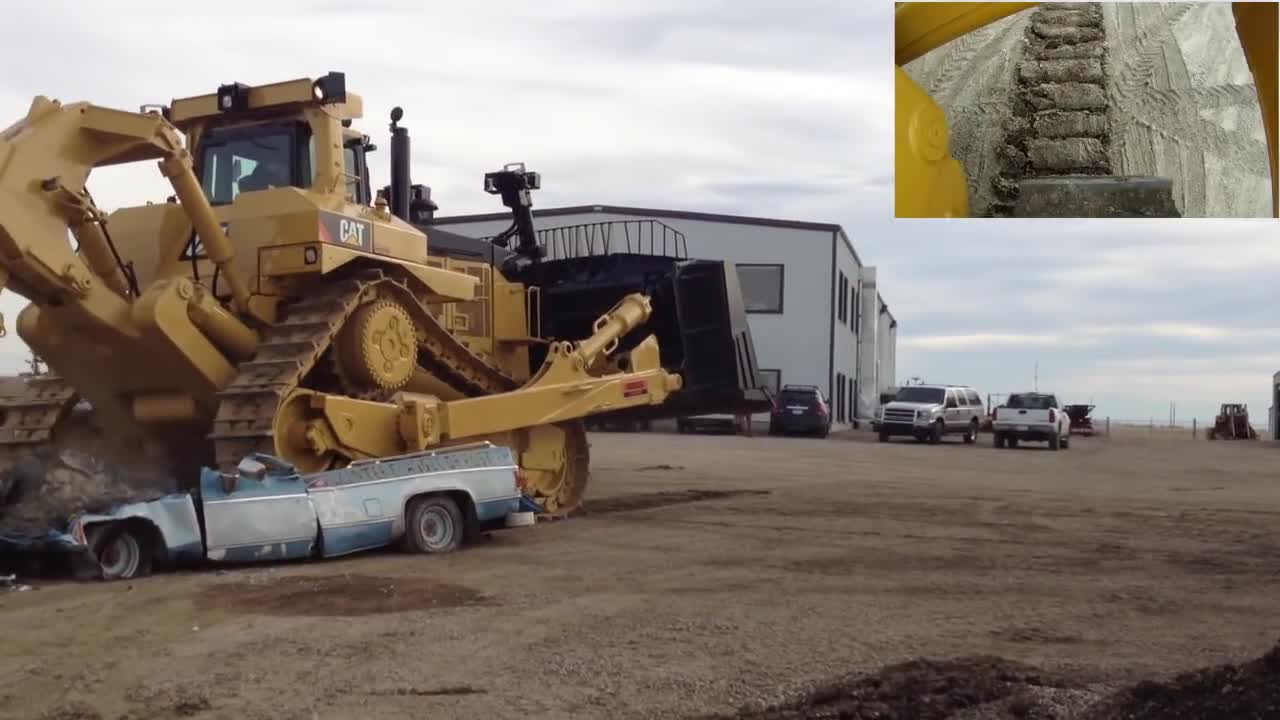 Caterpillar D11T bulldozer Car crush
