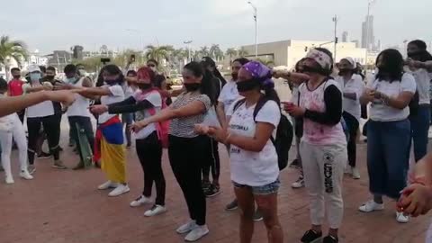 Atadas contra la represión
