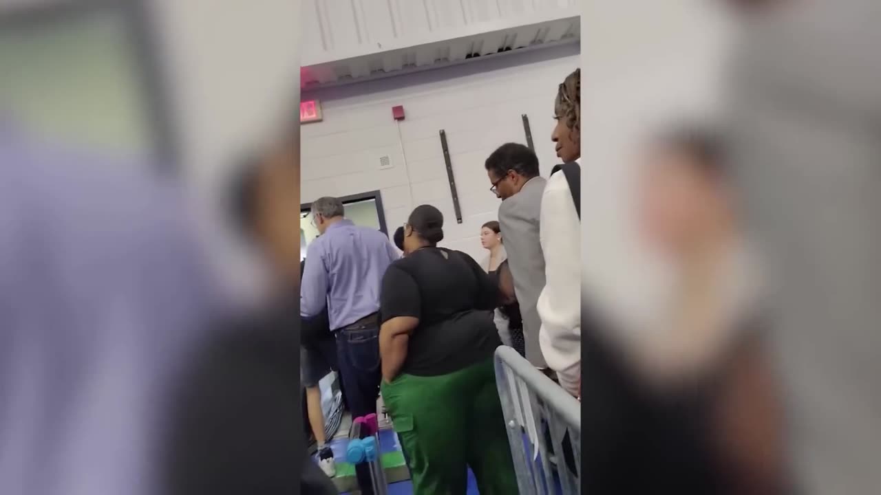 Crowd leaves joint Biden-Harris event early after VP hands off lectern to lame-duck prez