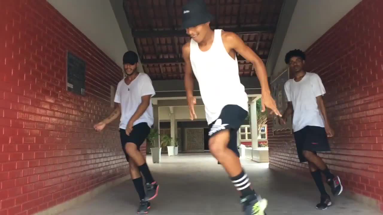 MOM I WANT TO GO TO THE CAGE - MC MANEIRINHO - DANCE STAR (CHOOREOGRAPHY)