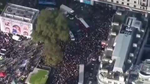 300,000 march in London 🇬🇧 today in support of terrorism.