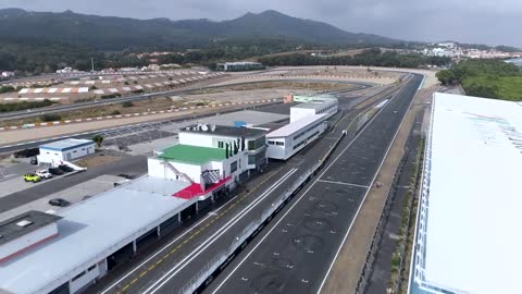 Mercedes-AMG_ Sports Car vs Racing Drone _ Drag Race