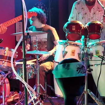 Kyle Thorton & Charlie Wilson (Saucy FuzZ) - LIVE @ Undertow (Short)