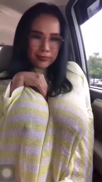 Boobs shake