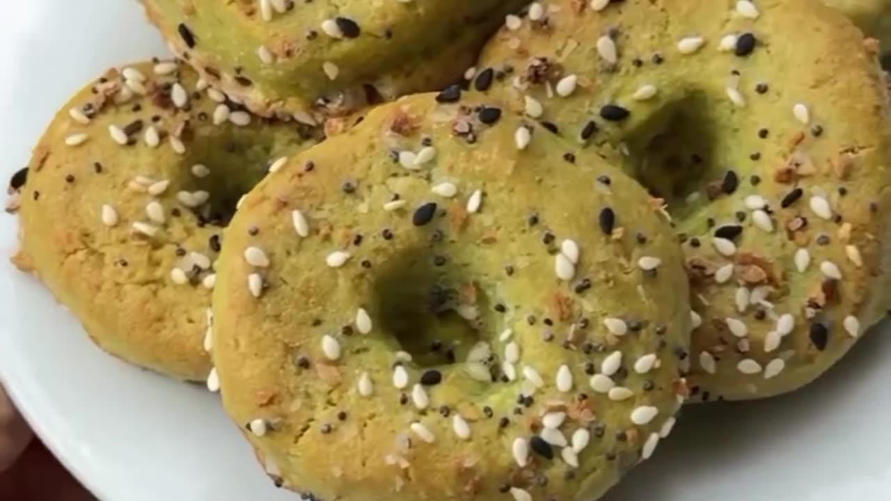 2-Ingredient Healthy Avocado Bagels