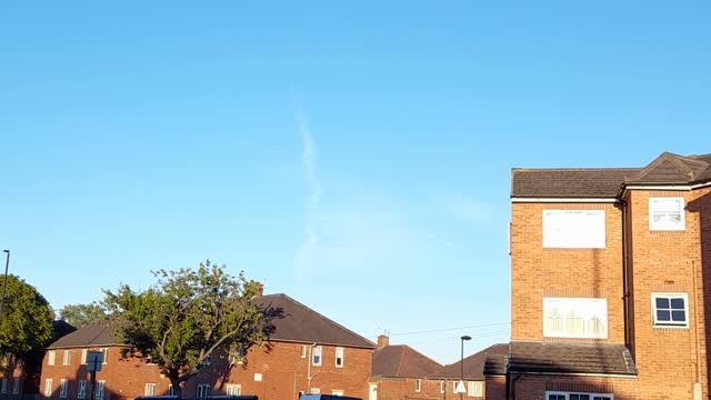 Chemtrailing - Contrails NEVER spread out, chemtrails DO!