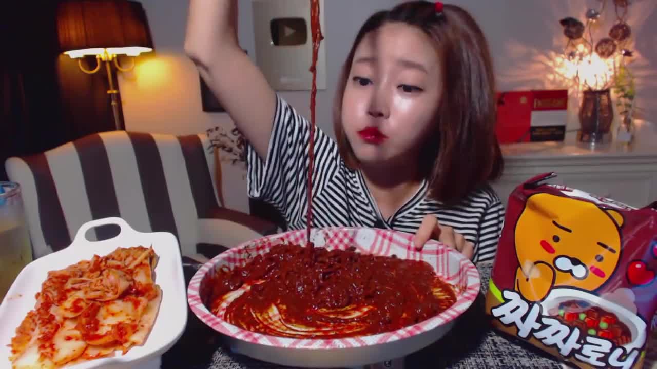 Mukbang (Black Bean Instant Noodles)