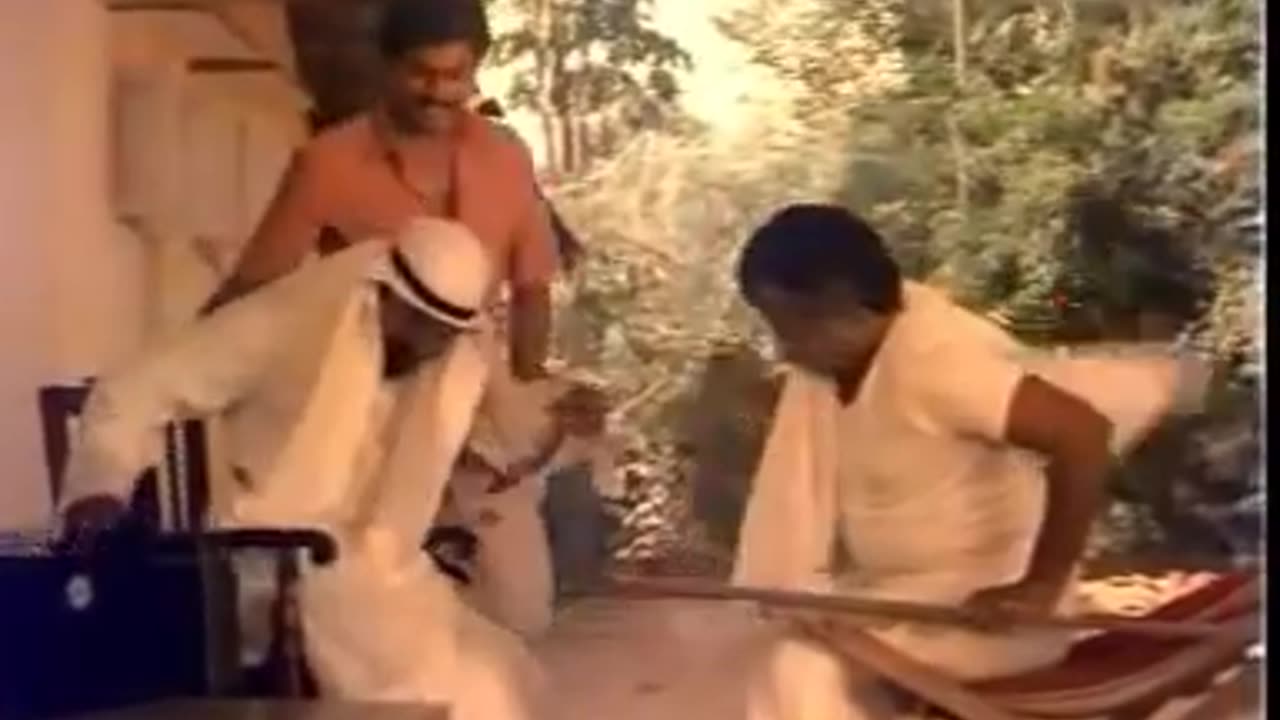 Akkare Ninnoru Maaran...Achut Maamaaaaaa...
