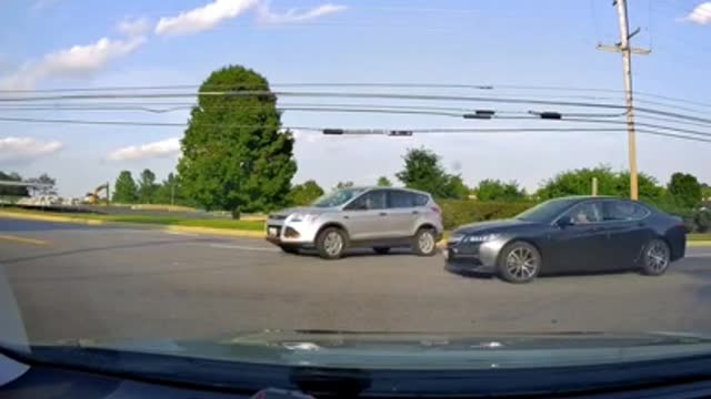 Idiots on road 💥 This is why you need a Dash Cam 🏎️ #shorts (2)