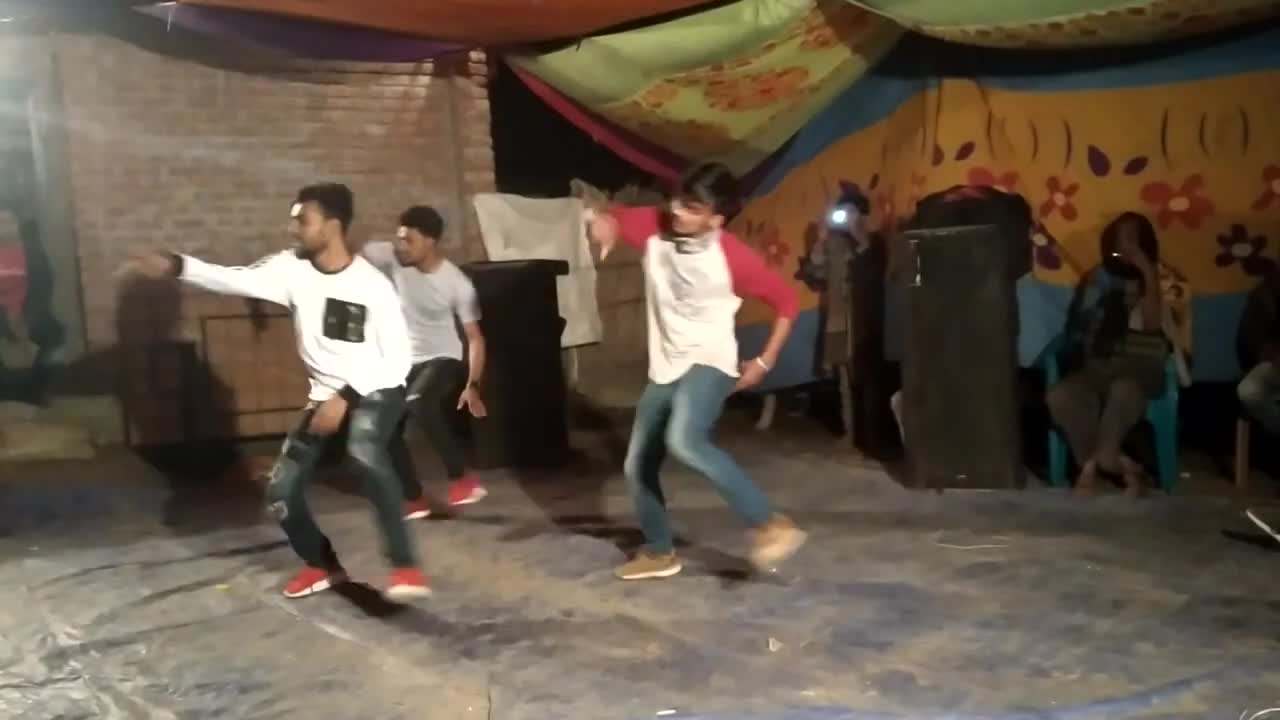 super dance of the little boys