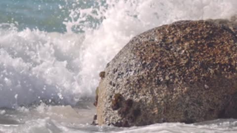 waves-crashing-on-boulder