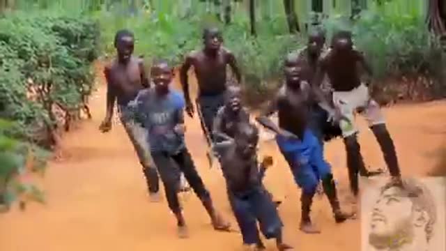 Funny Dance-Uganda Childern